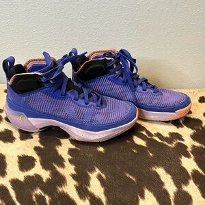 Nike Jordan 7Y purple basketball shoes